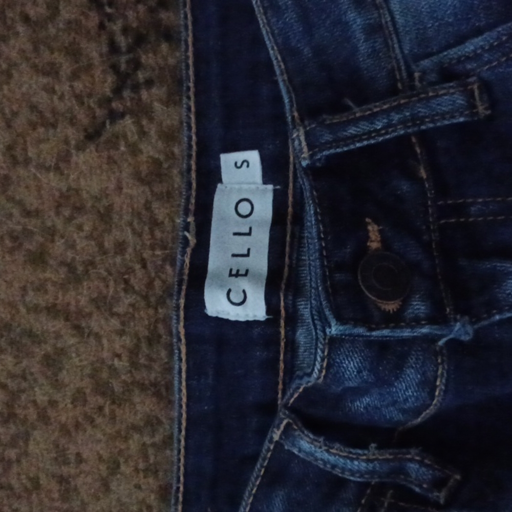Shorts - Picture 3 of 3